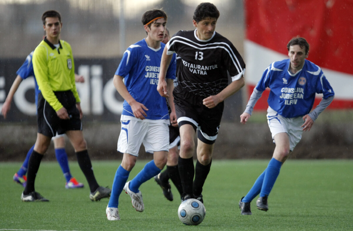 FOTO & VIDEO Belodedici revine în fotbal şi bate tot la 48 de ani! » Fostul internaţional s-a relegitimat în Liga a 4-a