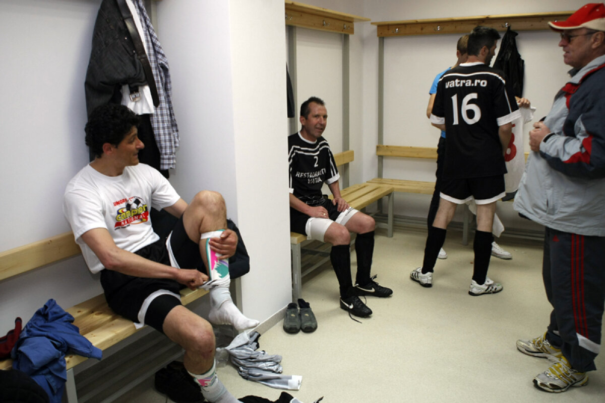 FOTO & VIDEO Belodedici revine în fotbal şi bate tot la 48 de ani! » Fostul internaţional s-a relegitimat în Liga a 4-a