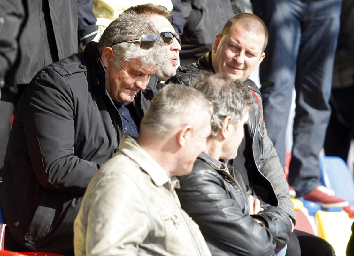 FOTO & VIDEO Belodedici revine în fotbal şi bate tot la 48 de ani! » Fostul internaţional s-a relegitimat în Liga a 4-a