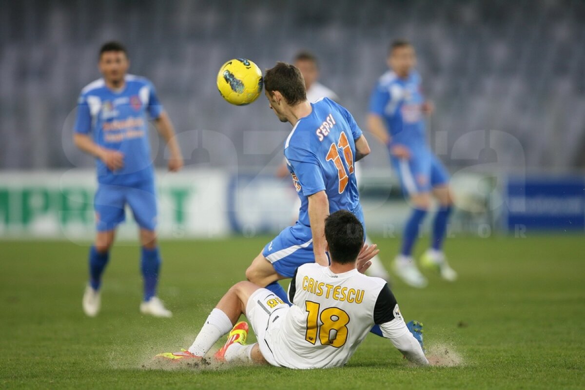 VIDEO şi FOTO Echipa lui Niculescu a învins şi a trecut peste Pandurii » U Cluj - Tg. Mureş 3-1