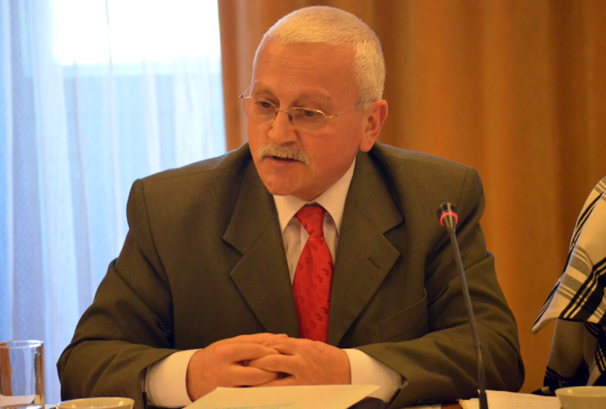 Teoria canibalismului şi trucajelor » Şeful jandarmilor: ”Poza cu ţigara a fost trucată pe computer”