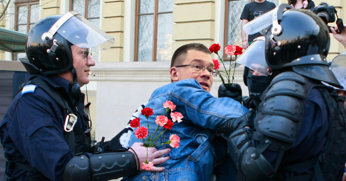 Teoria canibalismului şi trucajelor » Şeful jandarmilor: ”Poza cu ţigara a fost trucată pe computer”