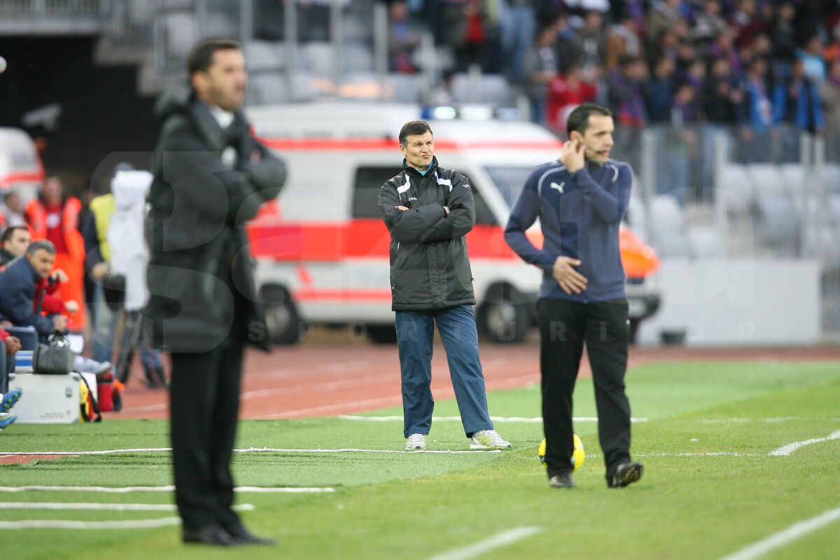 VIDEO Victorie pe maidan » Claudiu Niculescu e neînvins în 4 meciuri pe banca Universităţii