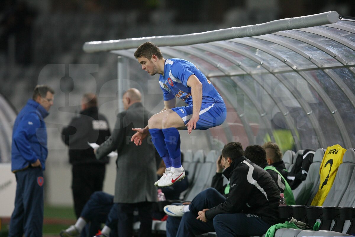 VIDEO Victorie pe maidan » Claudiu Niculescu e neînvins în 4 meciuri pe banca Universităţii