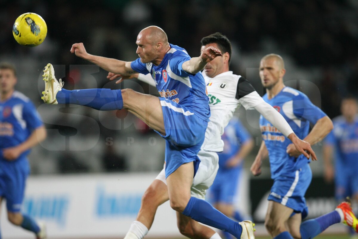 VIDEO Victorie pe maidan » Claudiu Niculescu e neînvins în 4 meciuri pe banca Universităţii