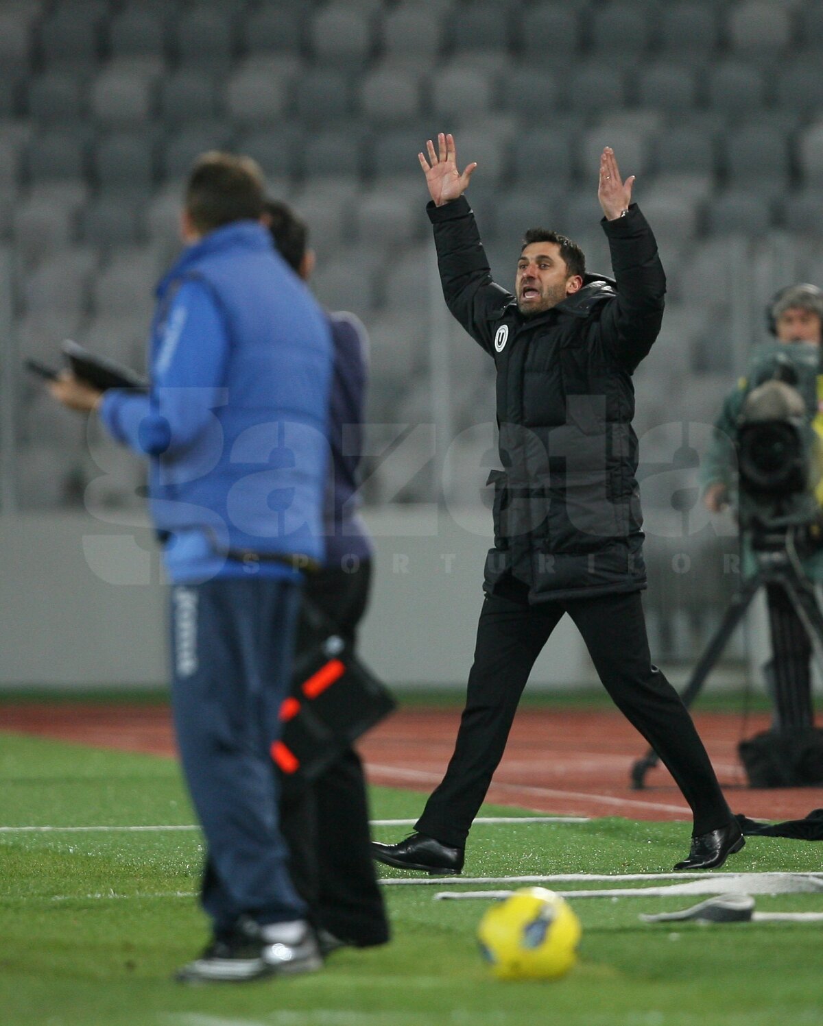 VIDEO Victorie pe maidan » Claudiu Niculescu e neînvins în 4 meciuri pe banca Universităţii