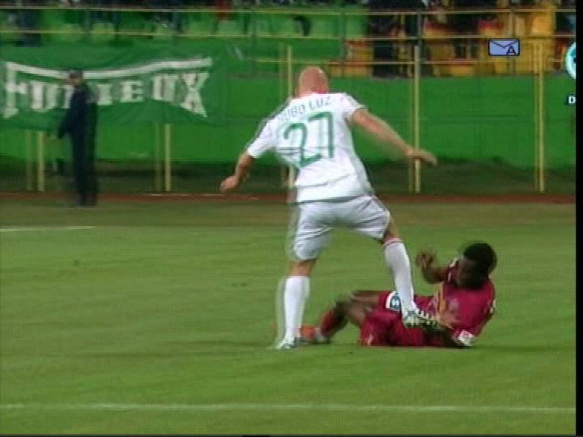 VIDEO Una caldă, alta rece pentru Alexandru Tudor » Roşu corect, penalty refuzat