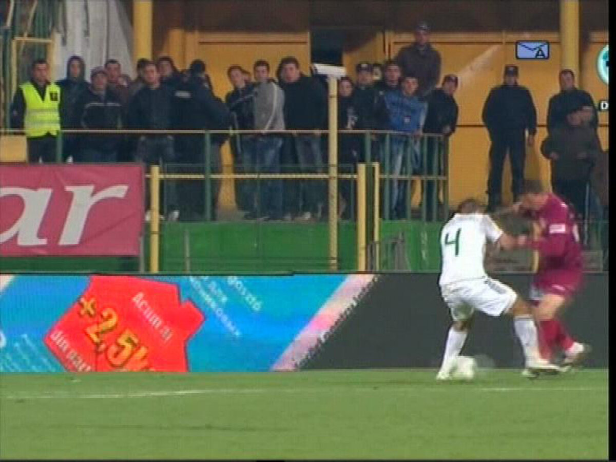 VIDEO Una caldă, alta rece pentru Alexandru Tudor » Roşu corect, penalty refuzat