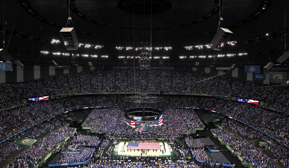 Aici joacă studenţii! » Finala colegiilor americane la baschet a atras peste 70.000 de spectatori