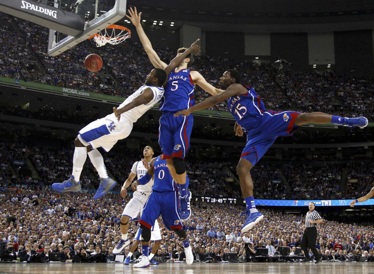 Aici joacă studenţii! » Finala colegiilor americane la baschet a atras peste 70.000 de spectatori