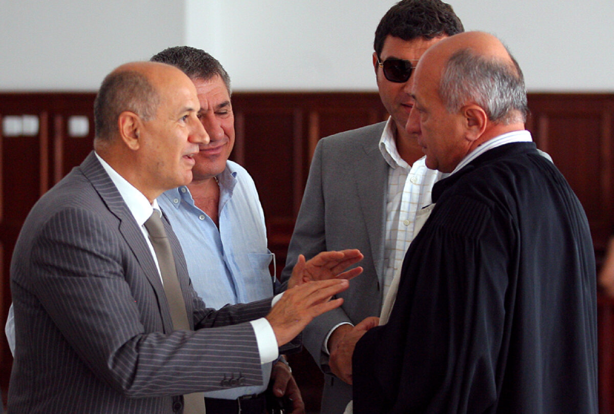 Vă rugăm să ne scuzaţi, continuaţi să transferaţi! » Justiţia i-a declarat nevinovaţi pe şefii fotbalului după ce aceştia au vîndut pe nimic fotbaliştii