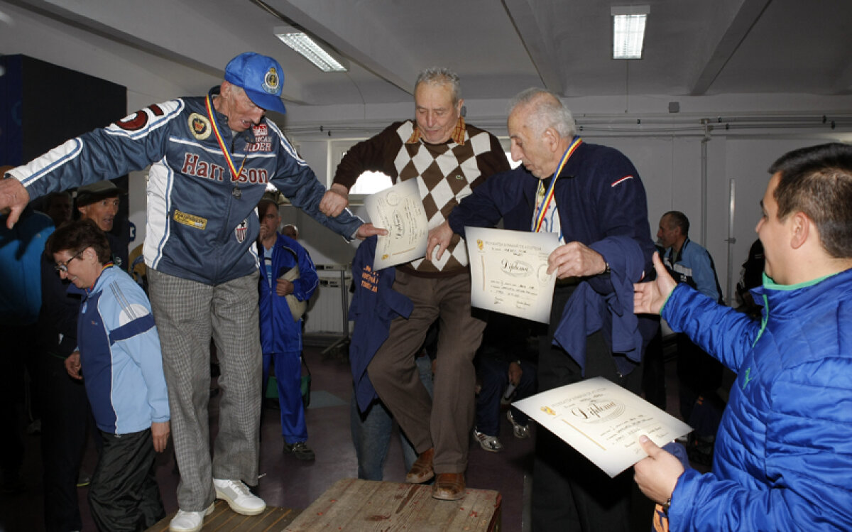 FOTO Cursa fără sfîrşit » Fotoreportaj impresionant de la Crosul Naţional al Veteranilor desfăşurat în week-end la Piteşti