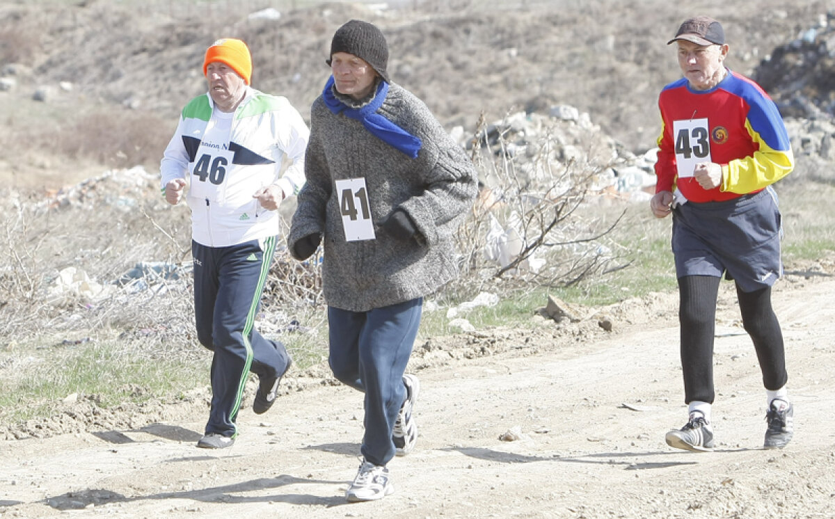 FOTO Cursa fără sfîrşit » Fotoreportaj impresionant de la Crosul Naţional al Veteranilor desfăşurat în week-end la Piteşti