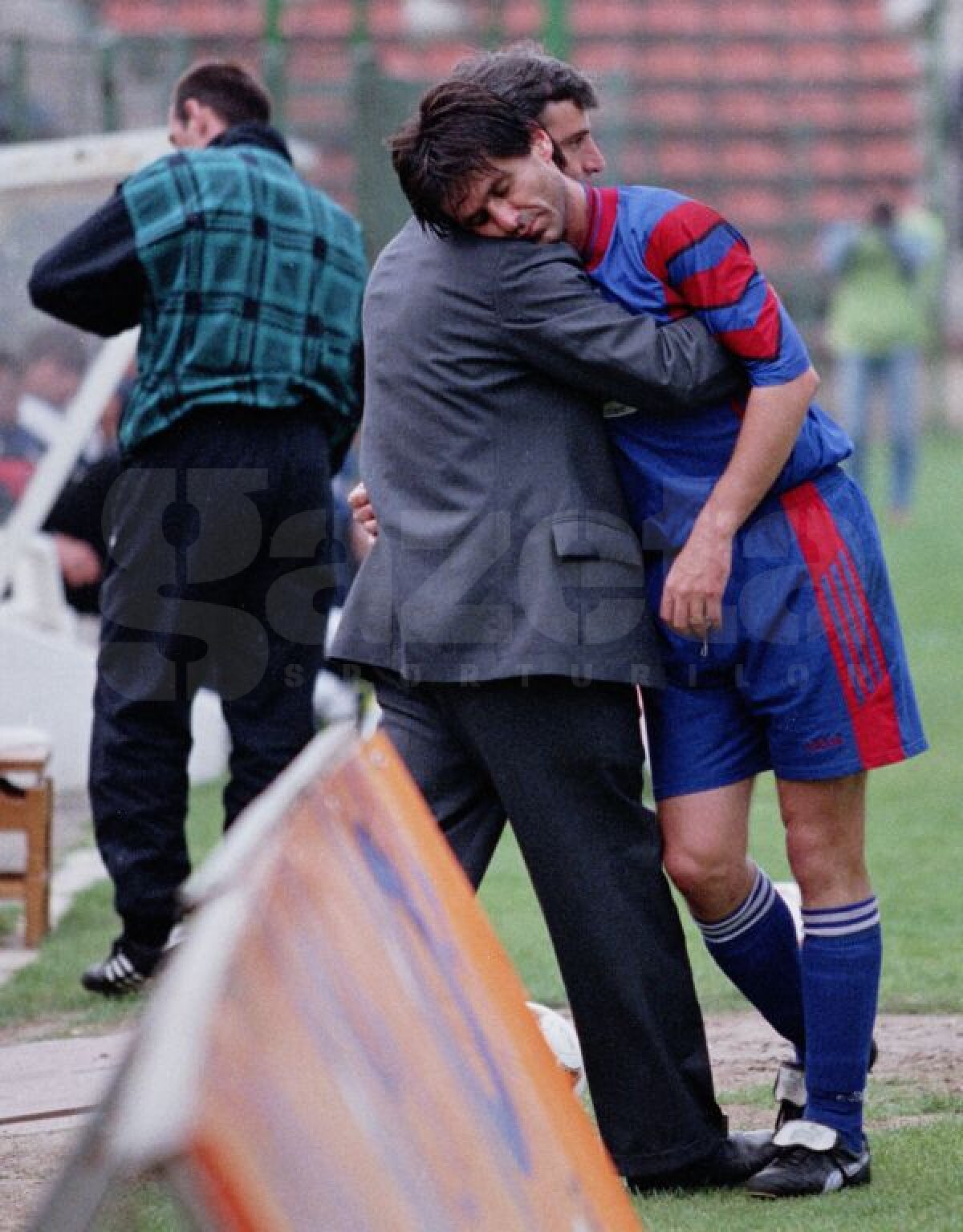 FOTO Azi e ziua celui mai important jucător din istoria Stelei! Cariera lui Marius Lăcătuş în 35 de puncte