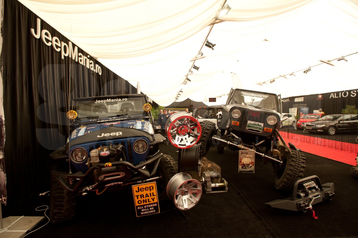 Bine aţi venit la SIAMB 2012! O galerie foto cu cele mai tari modele