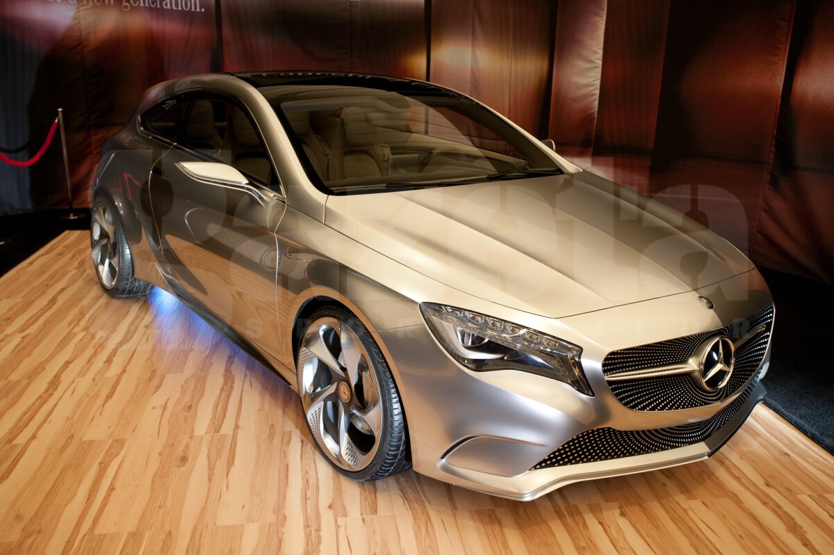 Bine aţi venit la SIAMB 2012! O galerie foto cu cele mai tari modele