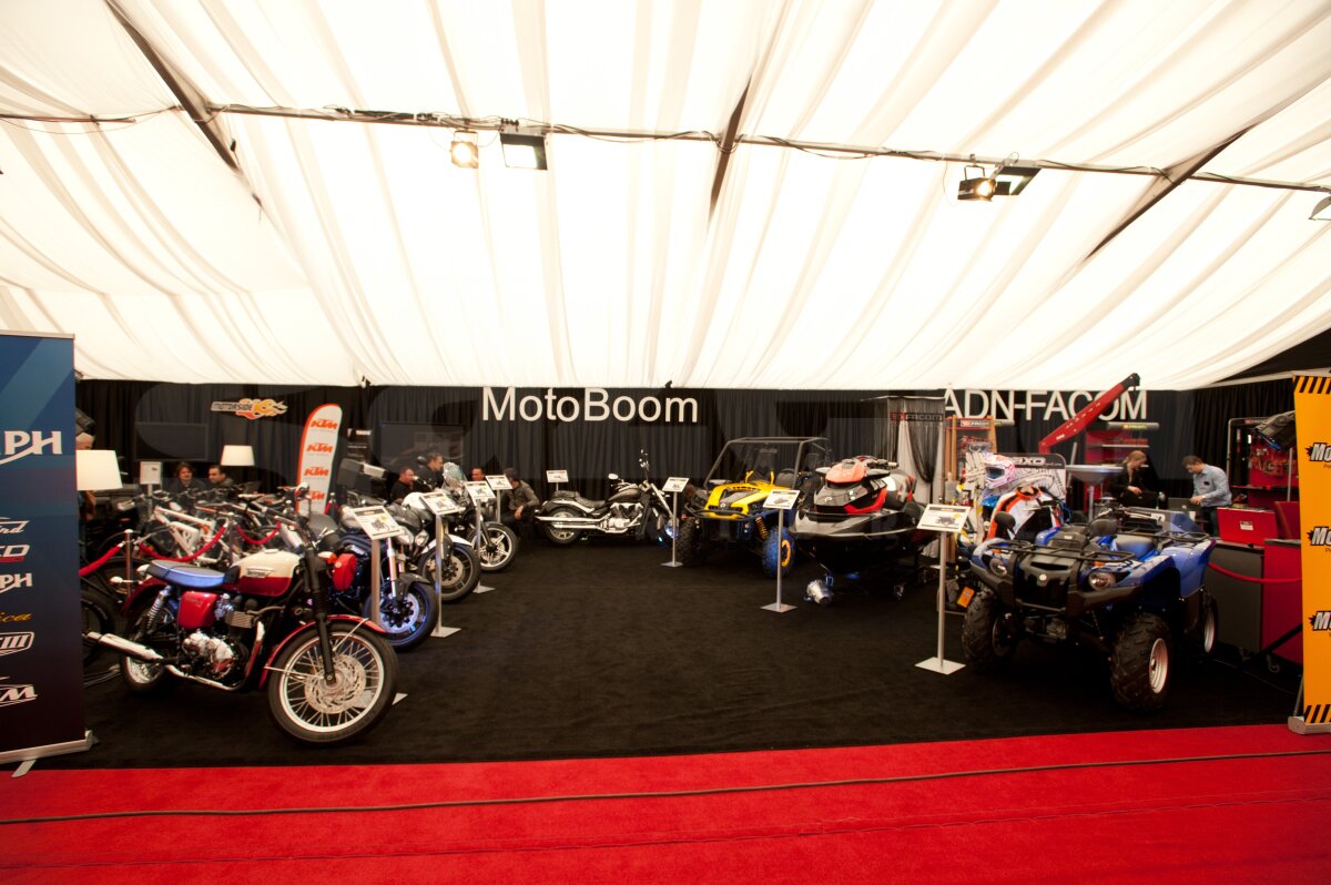 Bine aţi venit la SIAMB 2012! O galerie foto cu cele mai tari modele