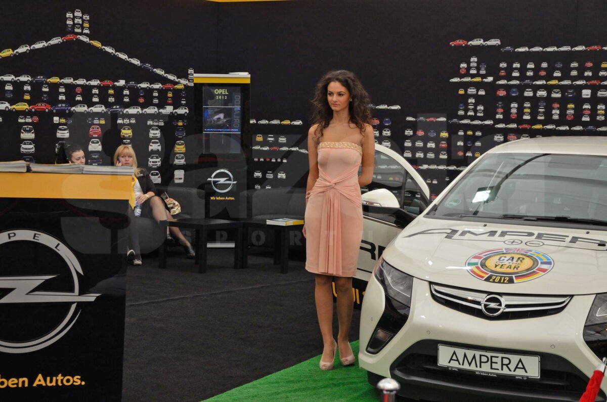 Bine aţi venit la SIAMB 2012! O galerie foto cu cele mai tari modele