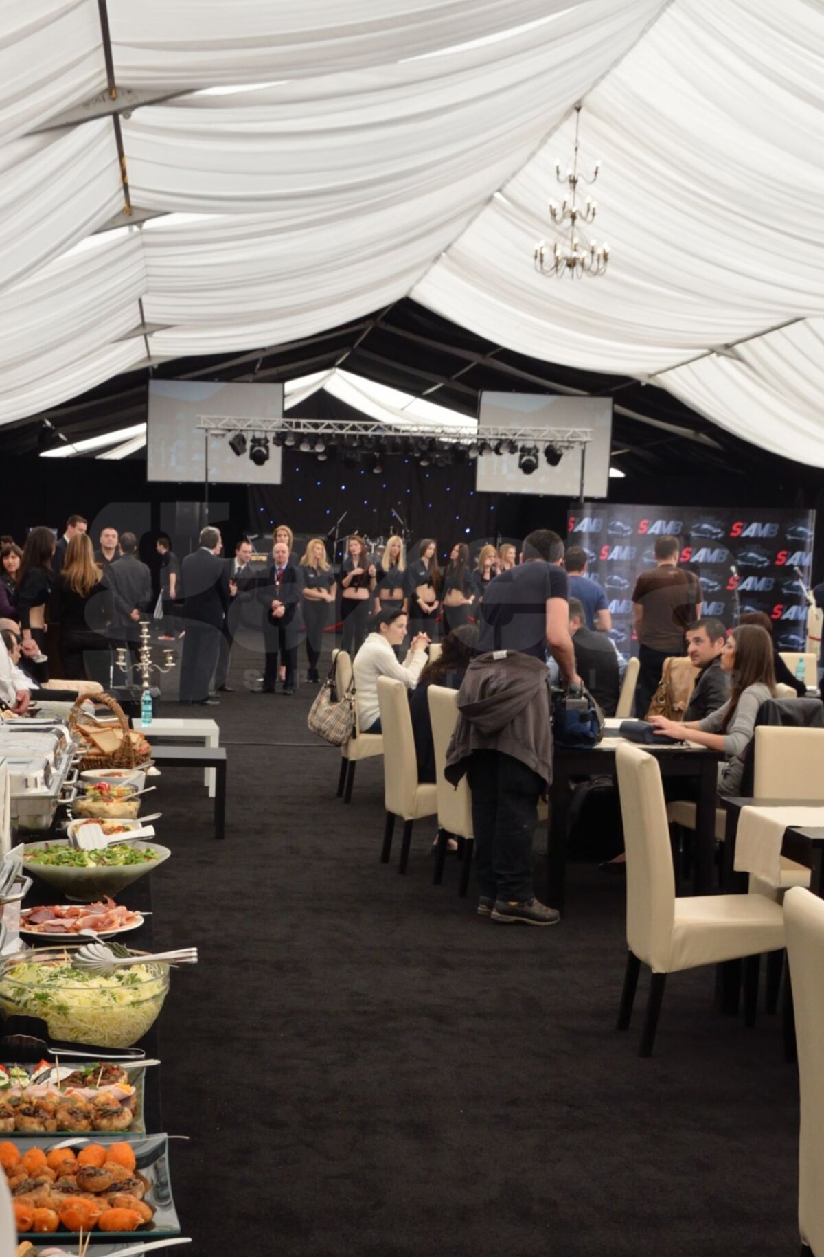 Bine aţi venit la SIAMB 2012! O galerie foto cu cele mai tari modele