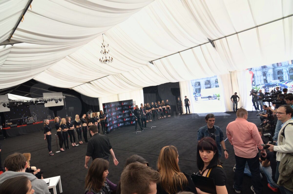 Bine aţi venit la SIAMB 2012! O galerie foto cu cele mai tari modele