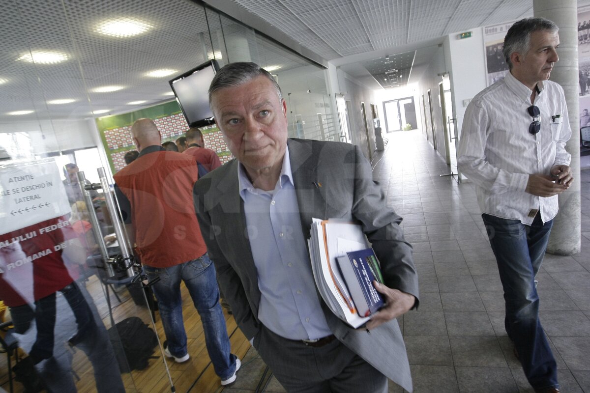 Mircea Sandu a stat 30 de minute la DNA: "Nu se pune seschestru pe sediul FRF"