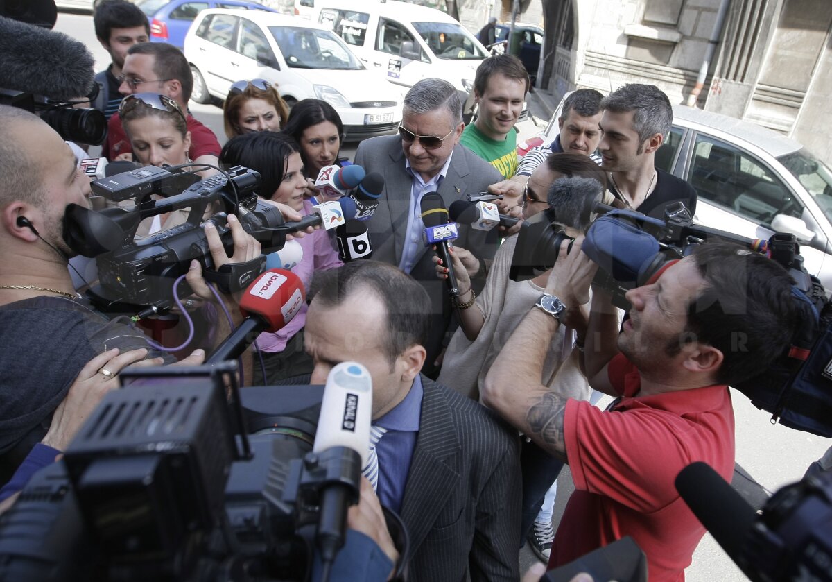 Mircea Sandu a stat 30 de minute la DNA: "Nu se pune seschestru pe sediul FRF"