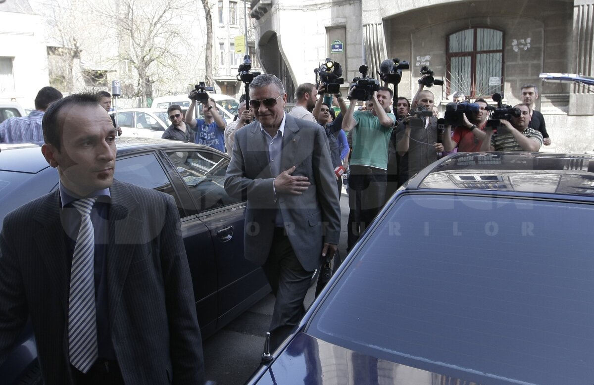 Mircea Sandu a stat 30 de minute la DNA: "Nu se pune seschestru pe sediul FRF"