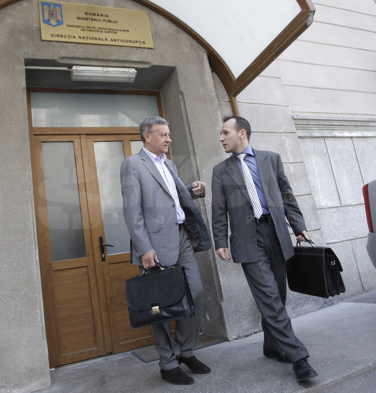 Mircea Sandu a stat 30 de minute la DNA: "Nu se pune seschestru pe sediul FRF"