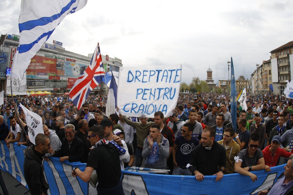 FOTO "Dreptate pentru Universitatea" » Peste 1.000 de suporteri au protestat în Piaţa Prefecturii din Bănie