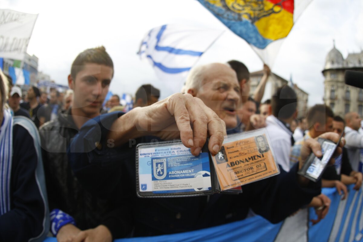 FOTO "Dreptate pentru Universitatea" » Peste 1.000 de suporteri au protestat în Piaţa Prefecturii din Bănie