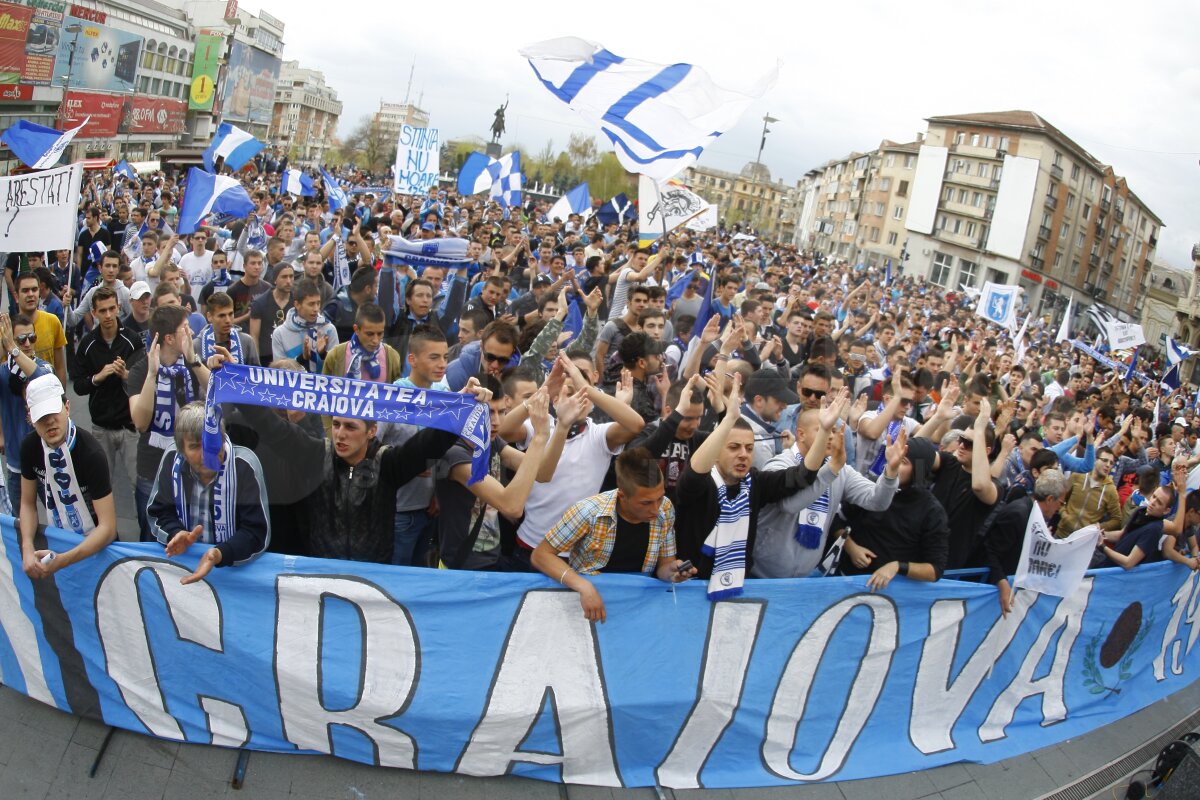 FOTO "Dreptate pentru Universitatea" » Peste 1.000 de suporteri au protestat în Piaţa Prefecturii din Bănie