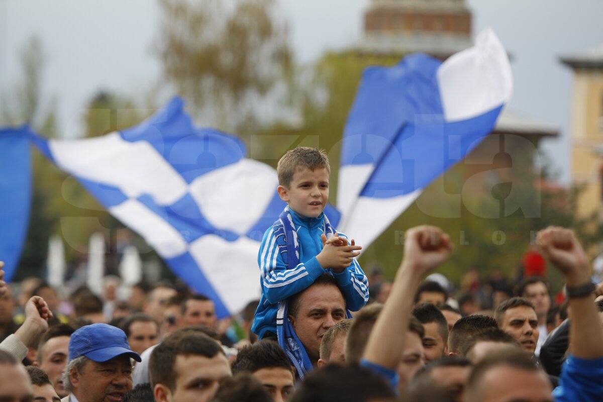 FOTO "Dreptate pentru Universitatea" » Peste 1.000 de suporteri au protestat în Piaţa Prefecturii din Bănie