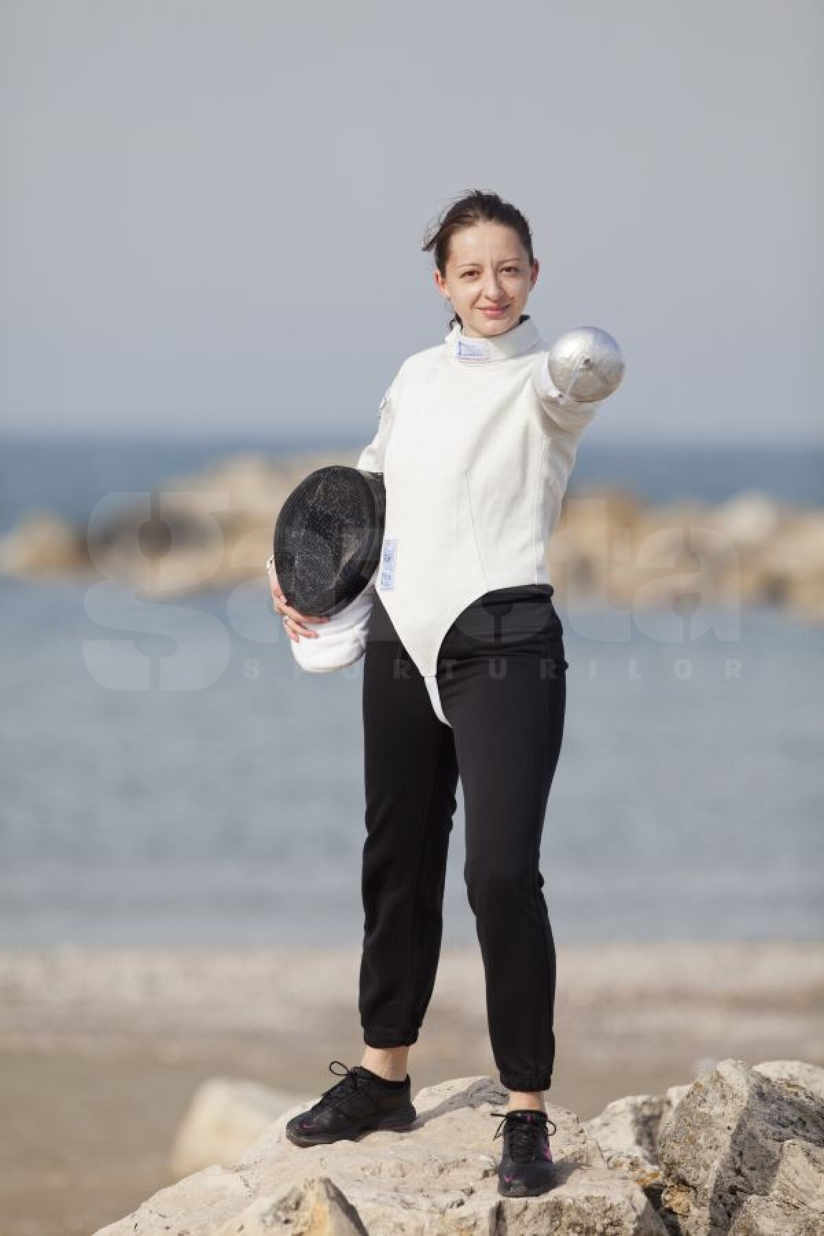 Arme la malul mării » Campioanele mondiale la spadă sînt în pregătire pentru Olimpiadă la Constanţa