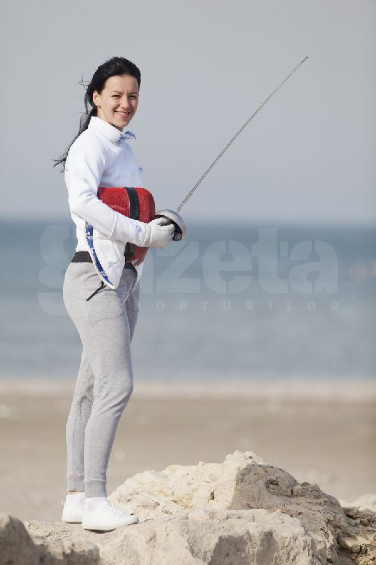 Arme la malul mării » Campioanele mondiale la spadă sînt în pregătire pentru Olimpiadă la Constanţa