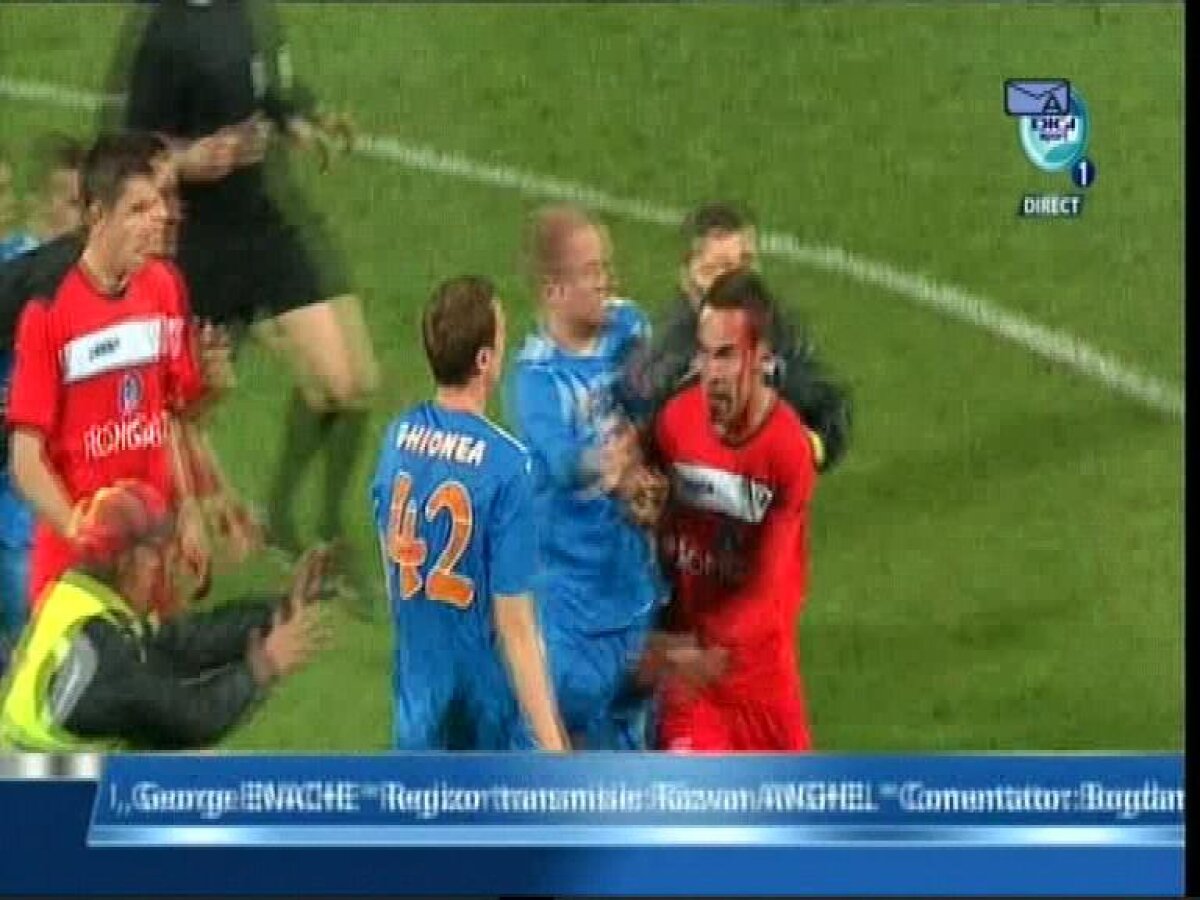 FOTO&VIDEO Final însîngerat la Tîrgu Mureş » Lovit de Ghionea, Markovici s-a ales cu entorsă de coloană vertebrală cervicală
