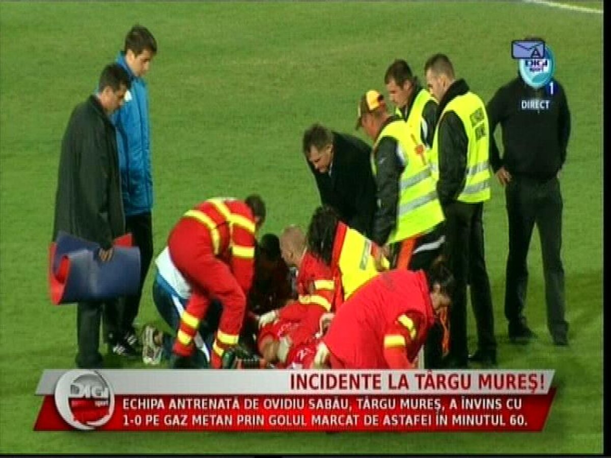 FOTO&VIDEO Final însîngerat la Tîrgu Mureş » Lovit de Ghionea, Markovici s-a ales cu entorsă de coloană vertebrală cervicală