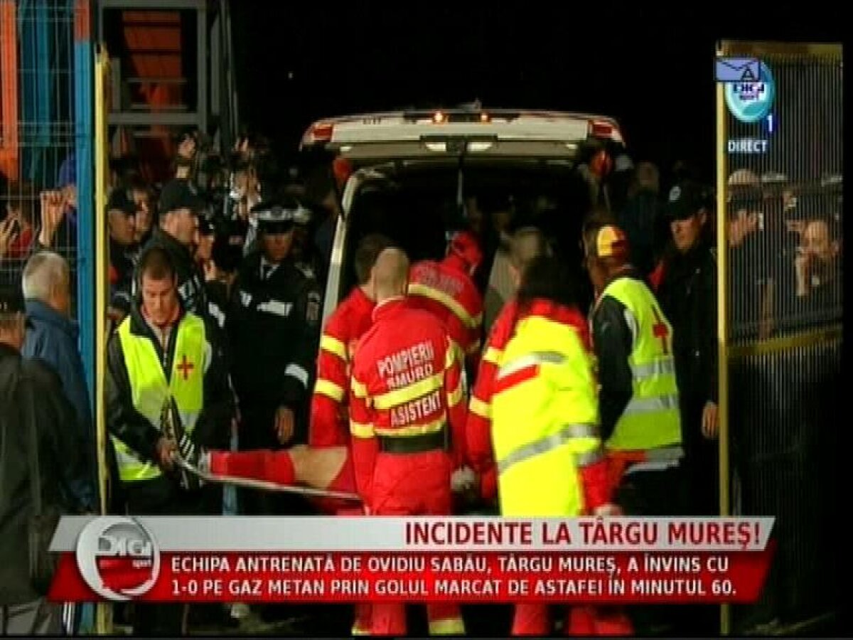 FOTO&VIDEO Final însîngerat la Tîrgu Mureş » Lovit de Ghionea, Markovici s-a ales cu entorsă de coloană vertebrală cervicală