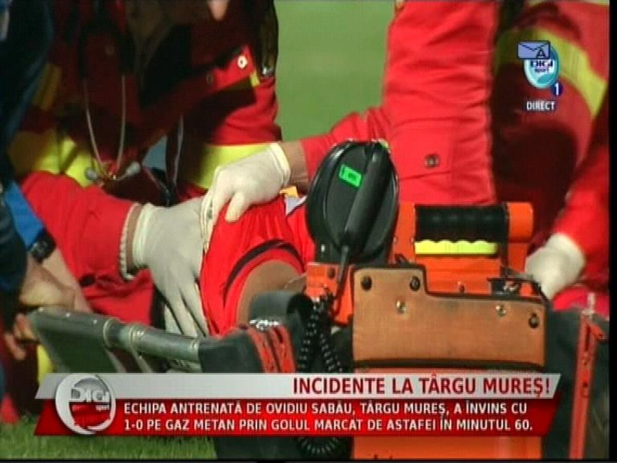 FOTO&VIDEO Final însîngerat la Tîrgu Mureş » Lovit de Ghionea, Markovici s-a ales cu entorsă de coloană vertebrală cervicală