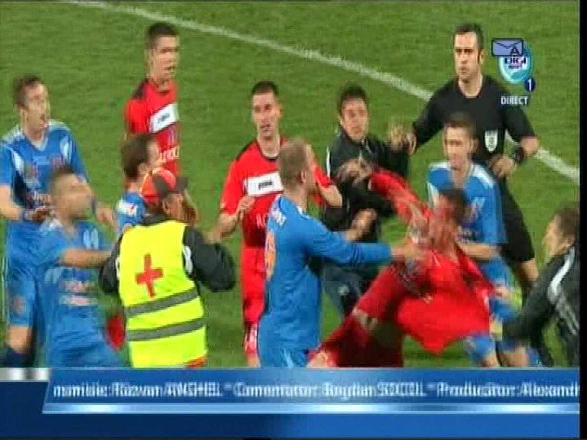 FOTO&VIDEO Final însîngerat la Tîrgu Mureş » Lovit de Ghionea, Markovici s-a ales cu entorsă de coloană vertebrală cervicală