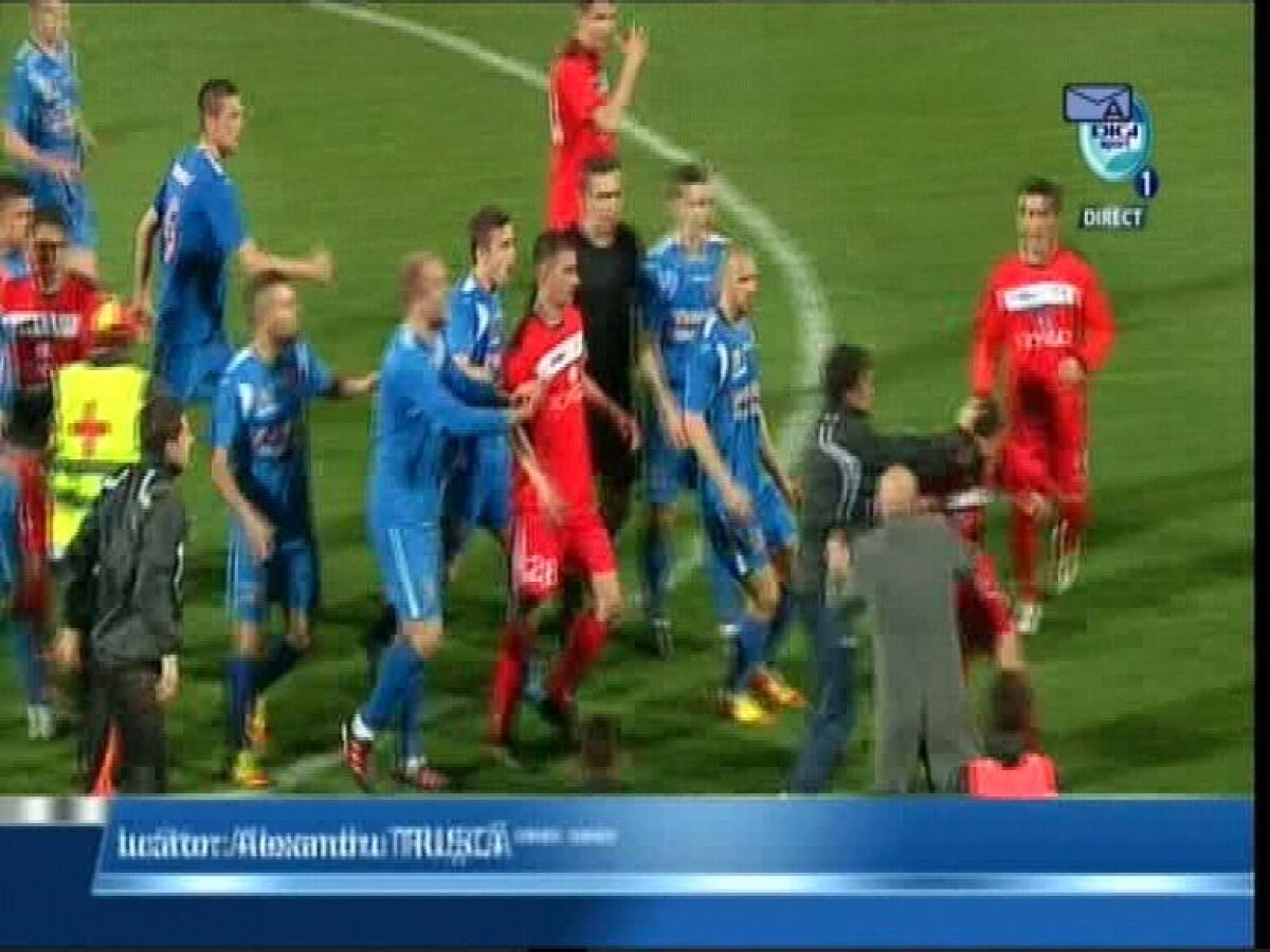 FOTO&VIDEO Final însîngerat la Tîrgu Mureş » Lovit de Ghionea, Markovici s-a ales cu entorsă de coloană vertebrală cervicală