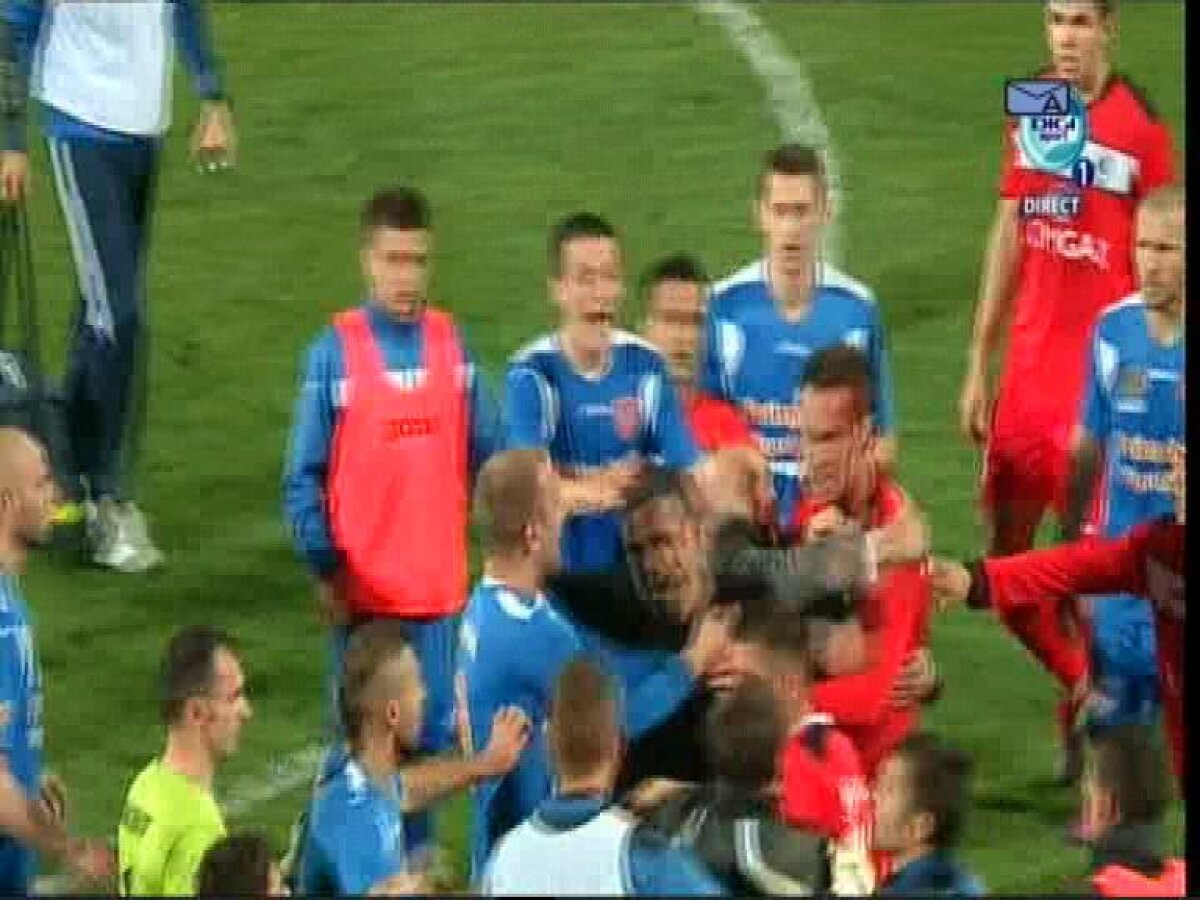 FOTO&VIDEO Final însîngerat la Tîrgu Mureş » Lovit de Ghionea, Markovici s-a ales cu entorsă de coloană vertebrală cervicală