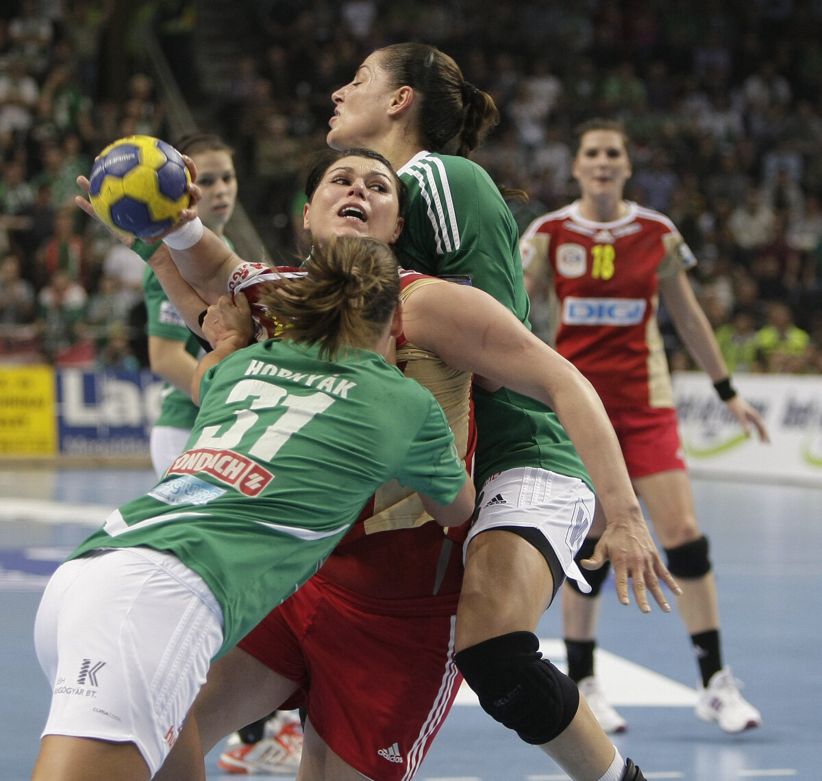 SUFOCATE! Oltchim pierde la Gyor, 31-23, şi RATEAZĂ finala!