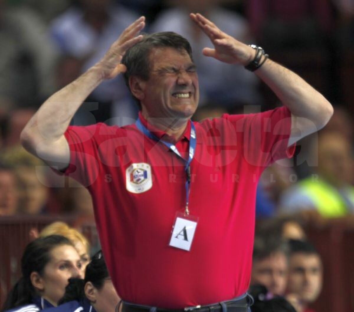 FOTO Durere pe bancă. Şase poze impresionante cu trăirile lui Radu Voina