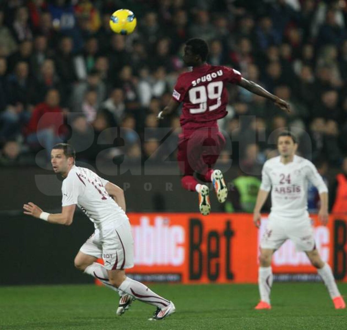 FOTO Bozo îmbărbătat de Zicu: "Doar fotbalul te poate ajuta să depăşeşti acest moment"