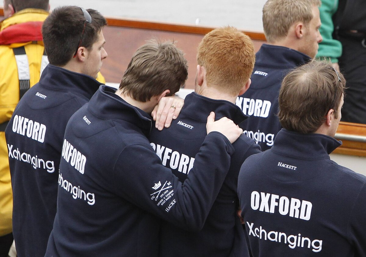 FOTO şi VIDEO » Incident neaşteptat în tradiţionala cursă de canotaj din Anglia! Vezi cine a cîştigat