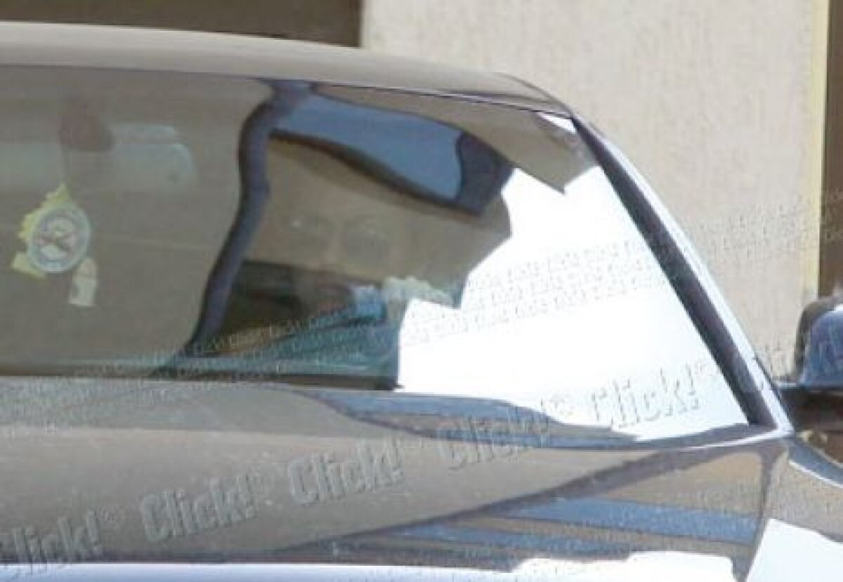 FOTO Căsuţa noastră, cuibuşor de nebunii » Nilă şi Cruduţa întind rufele în familie