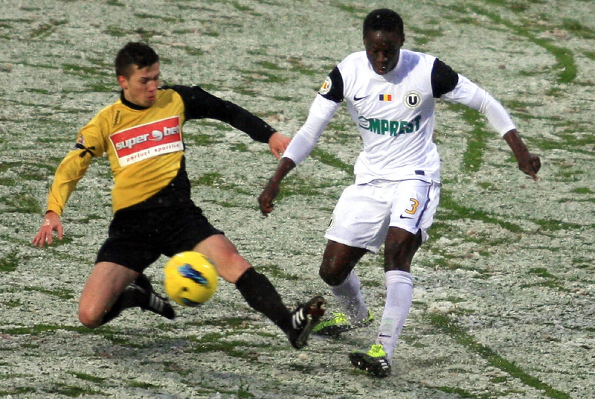 VIDEO Sanie cu zurgălăi » Ceahlăul şi U Cluj au terminat la egalitate pe un teren acoperit de zăpadă