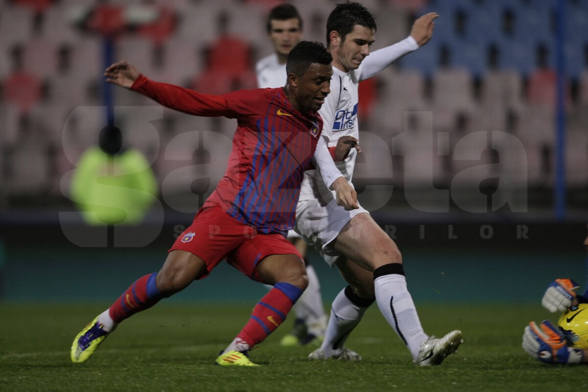FOTO Hattrick de pase! » Tatu a condus Steaua spre o victorie categorică în faţa Sportului (4-1)