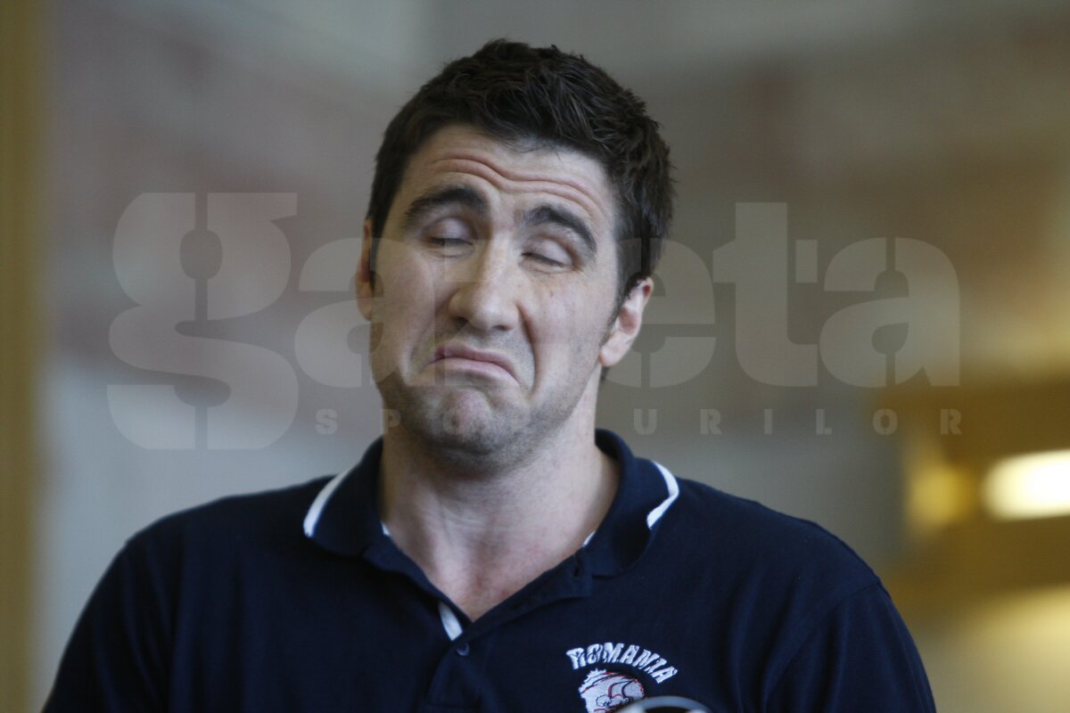 FOTO » Calificată la Olimpiadă, naţionala de polo s-a întors azi în ţară. Cum au fost întîmpinaţi băieţii pe aeroport