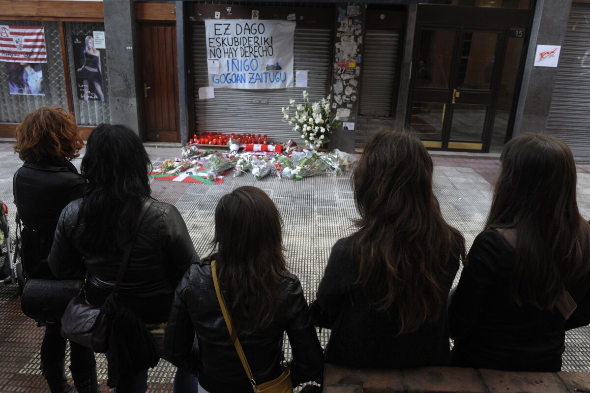 FOTO Şocant! Fanul lui Bilbao mort după meciul cu Schalke a fost ucis de poliţişti